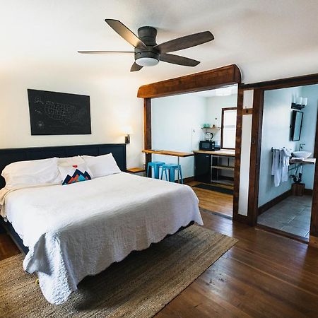 Left Coast Lodge - Pet Friendly Sisters Extérieur photo