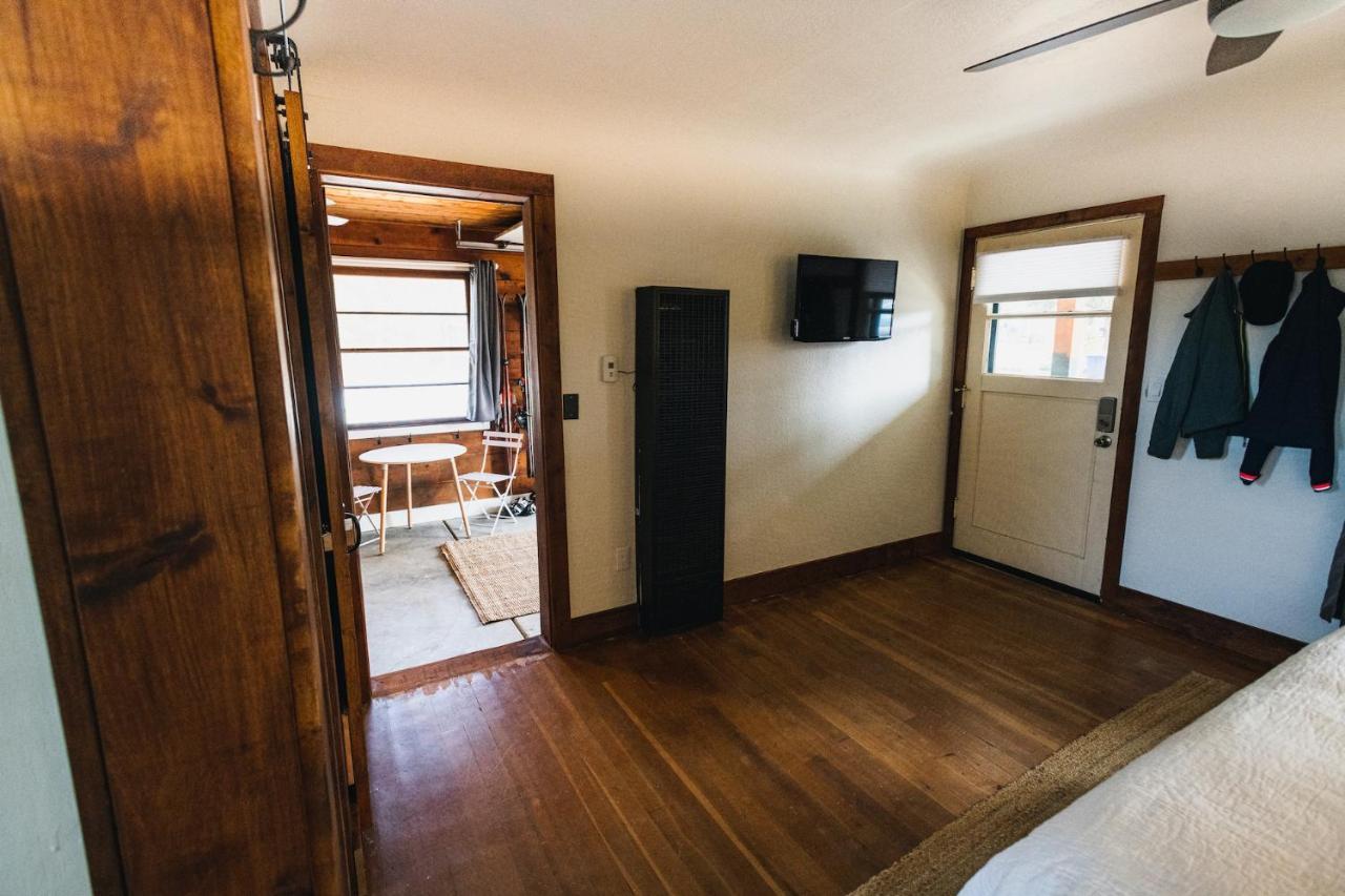 Left Coast Lodge - Pet Friendly Sisters Extérieur photo