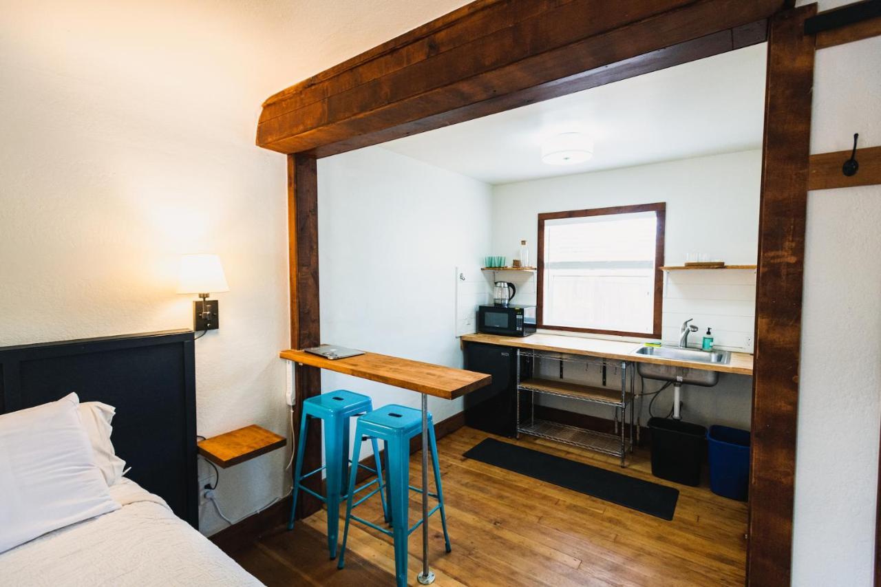 Left Coast Lodge - Pet Friendly Sisters Extérieur photo