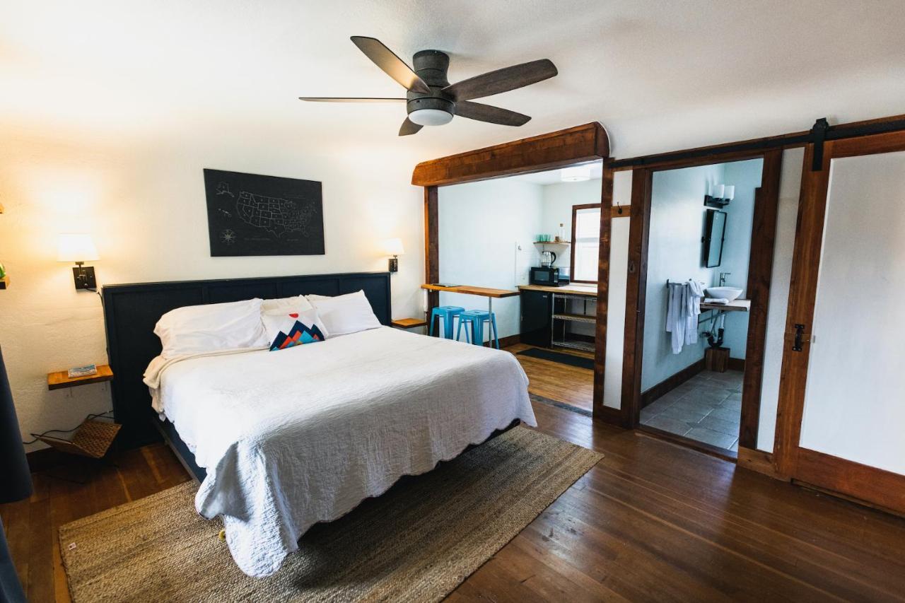 Left Coast Lodge - Pet Friendly Sisters Extérieur photo