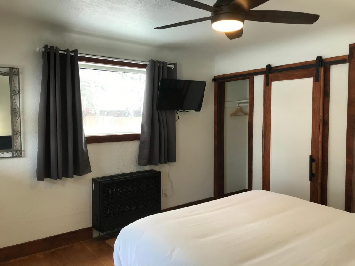 Left Coast Lodge - Pet Friendly Sisters Extérieur photo