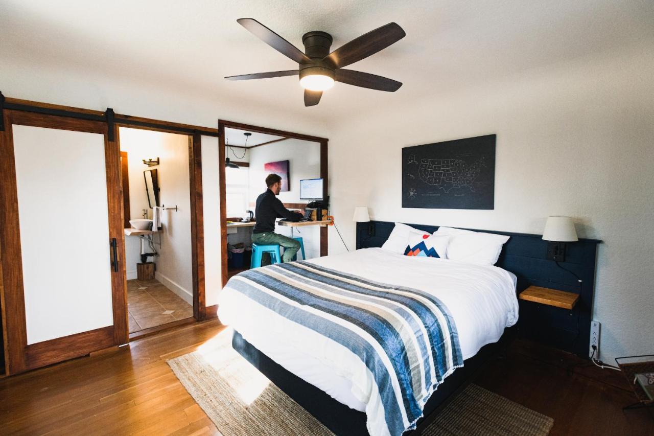 Left Coast Lodge - Pet Friendly Sisters Extérieur photo