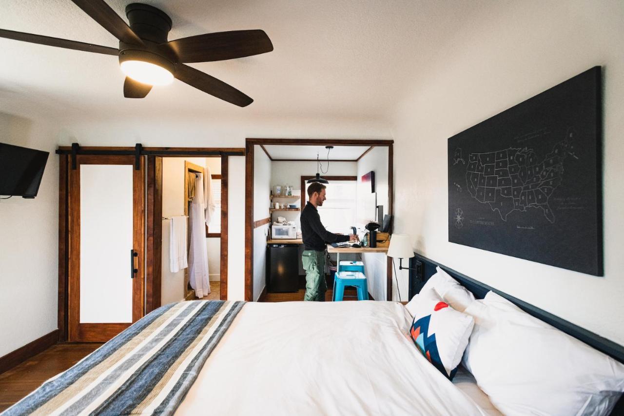 Left Coast Lodge - Pet Friendly Sisters Extérieur photo
