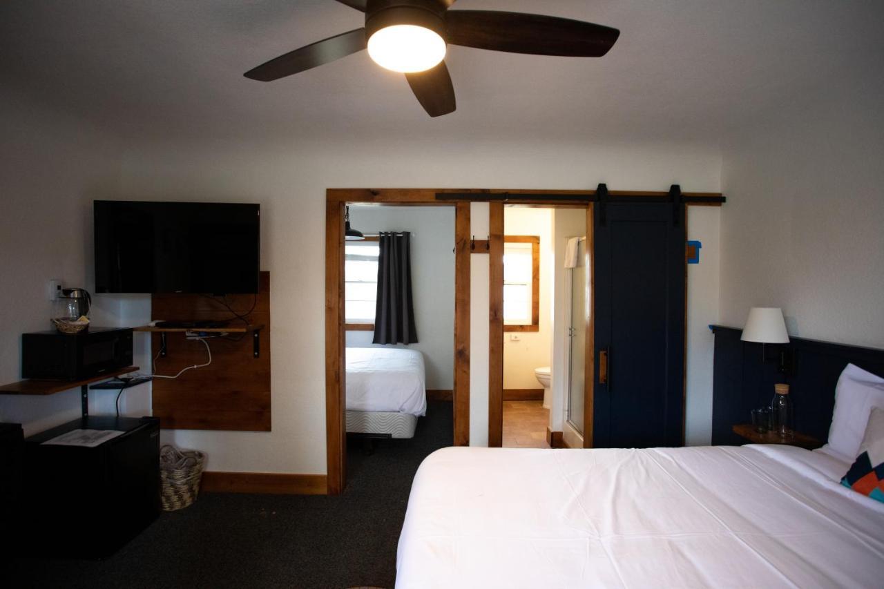 Left Coast Lodge - Pet Friendly Sisters Extérieur photo