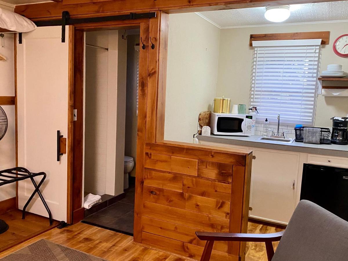 Left Coast Lodge - Pet Friendly Sisters Extérieur photo