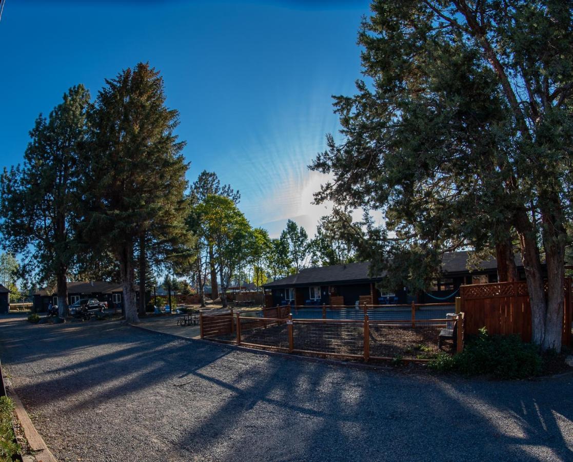 Left Coast Lodge - Pet Friendly Sisters Extérieur photo