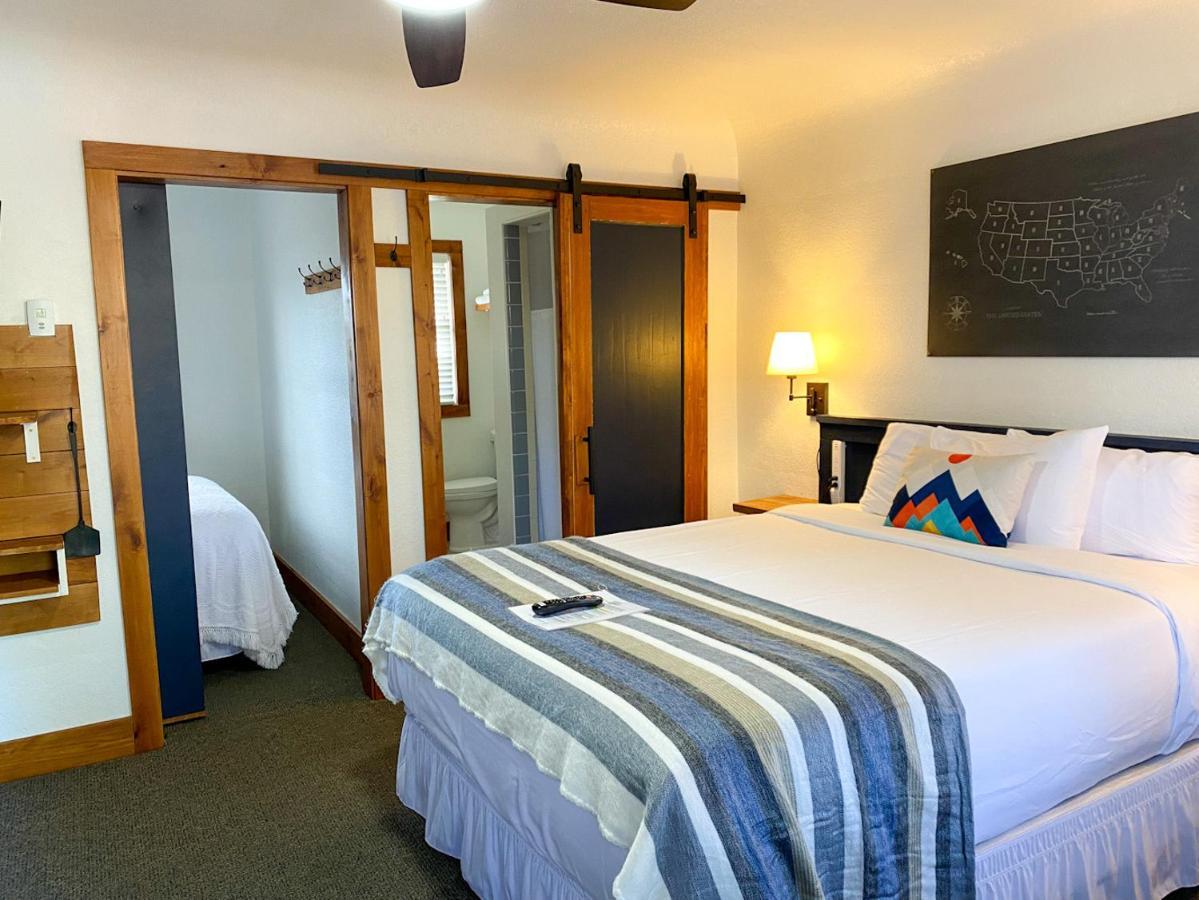 Left Coast Lodge - Pet Friendly Sisters Extérieur photo