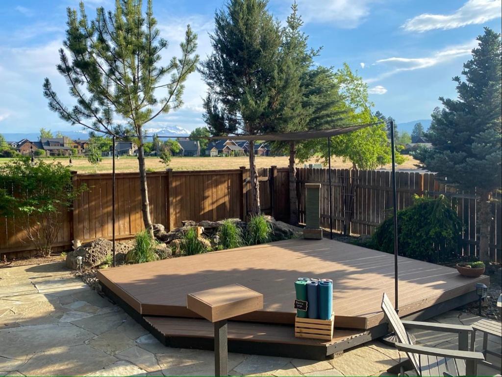 Left Coast Lodge - Pet Friendly Sisters Extérieur photo